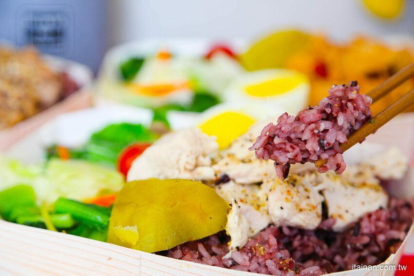 台南最美的便當店!低卡餐盒你不用再吃得很委屈很厭世!!來「開心製造所」開心吃飯、吃飯開心吧!! - 台南好Food遊