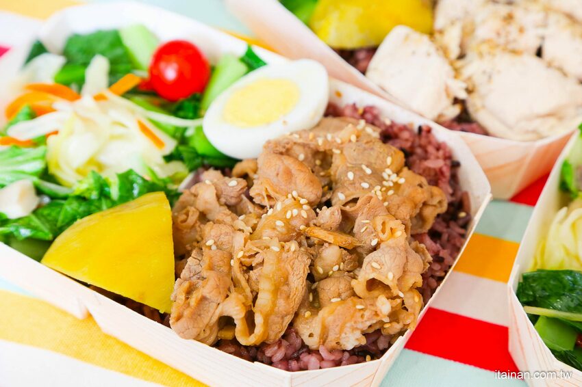 台南最美的便當店!低卡餐盒你不用再吃得很委屈很厭世!!來「開心製造所」開心吃飯、吃飯開心吧!! - 台南好Food遊