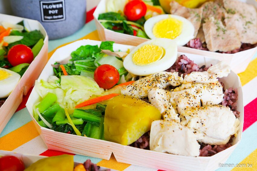 台南最美的便當店!低卡餐盒你不用再吃得很委屈很厭世!!來「開心製造所」開心吃飯、吃飯開心吧!! - 台南好Food遊