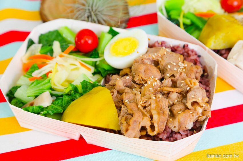 台南最美的便當店!低卡餐盒你不用再吃得很委屈很厭世!!來「開心製造所」開心吃飯、吃飯開心吧!! - 台南好Food遊