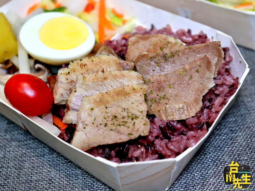 台南水煮餐／只開平日純外帶無內用／限量供應晚來吃不到／少油少鹽低熱量／當天採買新鮮食材／忠實顧客連續吃一個月