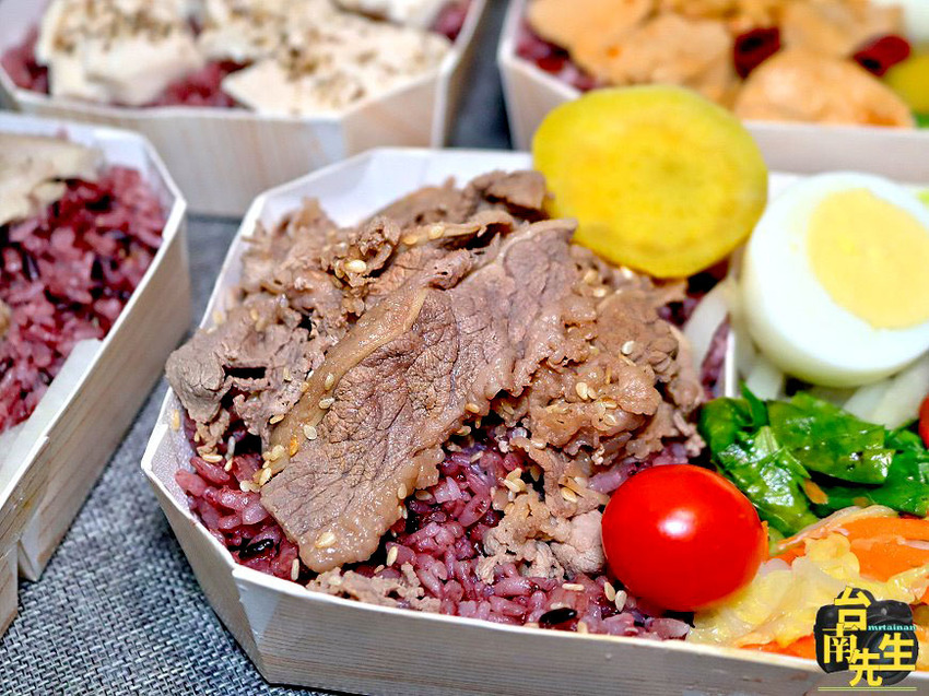 台南水煮餐／只開平日純外帶無內用／限量供應晚來吃不到／少油少鹽低熱量／當天採買新鮮食材／忠實顧客連續吃一個月