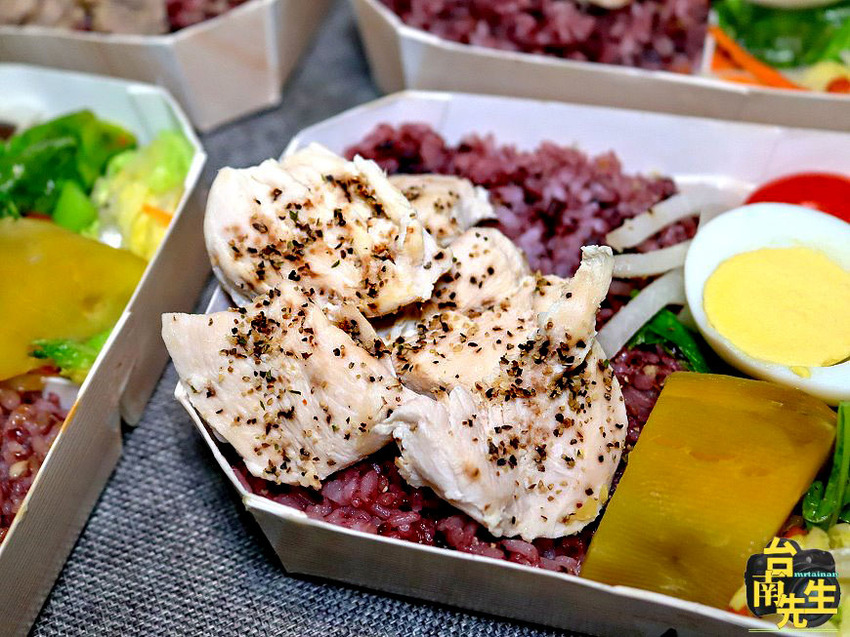 台南水煮餐／只開平日純外帶無內用／限量供應晚來吃不到／少油少鹽低熱量／當天採買新鮮食材／忠實顧客連續吃一個月