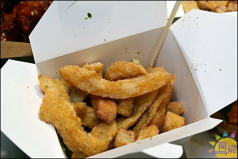 韓金量|一中中友逛街美食懷念韓國味!皮酥肉嫩一咬爆汁必點韓式炸雞.辣醬雞翅.雞腿排-商妮吃喝遊樂