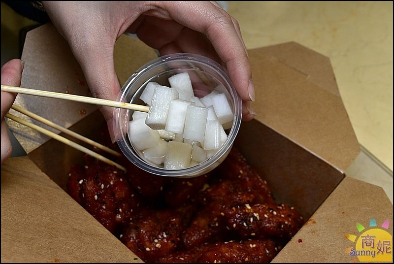 韓金量|一中中友逛街美食懷念韓國味!皮酥肉嫩一咬爆汁必點韓式炸雞.辣醬雞翅.雞腿排-商妮吃喝遊樂