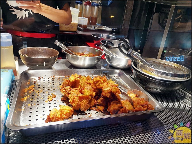 韓金量|一中中友逛街美食懷念韓國味!皮酥肉嫩一咬爆汁必點韓式炸雞.辣醬雞翅.雞腿排-商妮吃喝遊樂