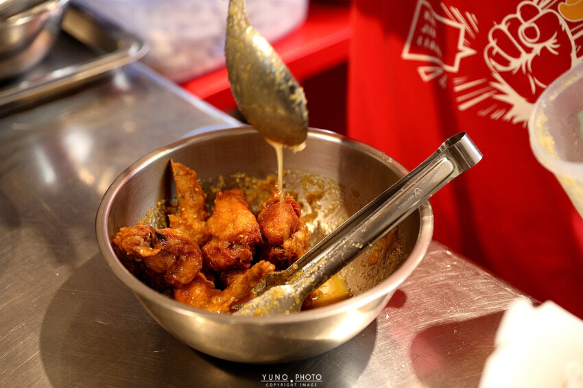 不用飛韓國 路邊攤韓式炸雞底加啦!辣的夠味的辣炒年糕搭配韓式炸雞 營業到凌晨一點半