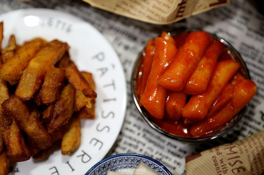 不用飛韓國 路邊攤韓式炸雞底加啦!辣的夠味的辣炒年糕搭配韓式炸雞 營業到凌晨一點半