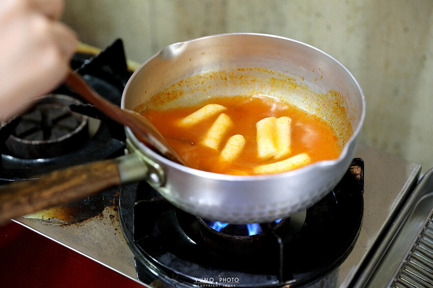 不用飛韓國 路邊攤韓式炸雞底加啦!辣的夠味的辣炒年糕搭配韓式炸雞 營業到凌晨一點半