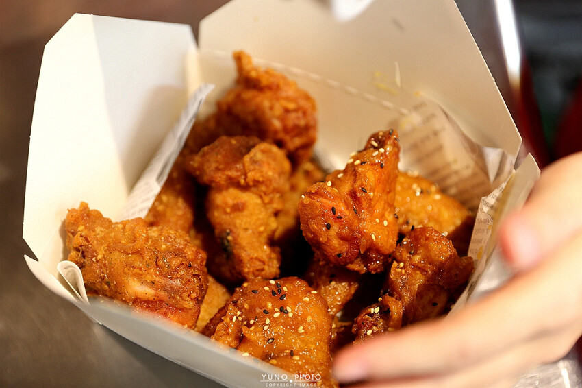 不用飛韓國 路邊攤韓式炸雞底加啦!辣的夠味的辣炒年糕搭配韓式炸雞 營業到凌晨一點半