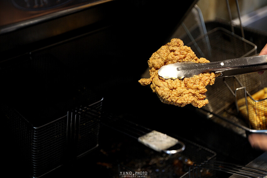 不用飛韓國 路邊攤韓式炸雞底加啦!辣的夠味的辣炒年糕搭配韓式炸雞 營業到凌晨一點半