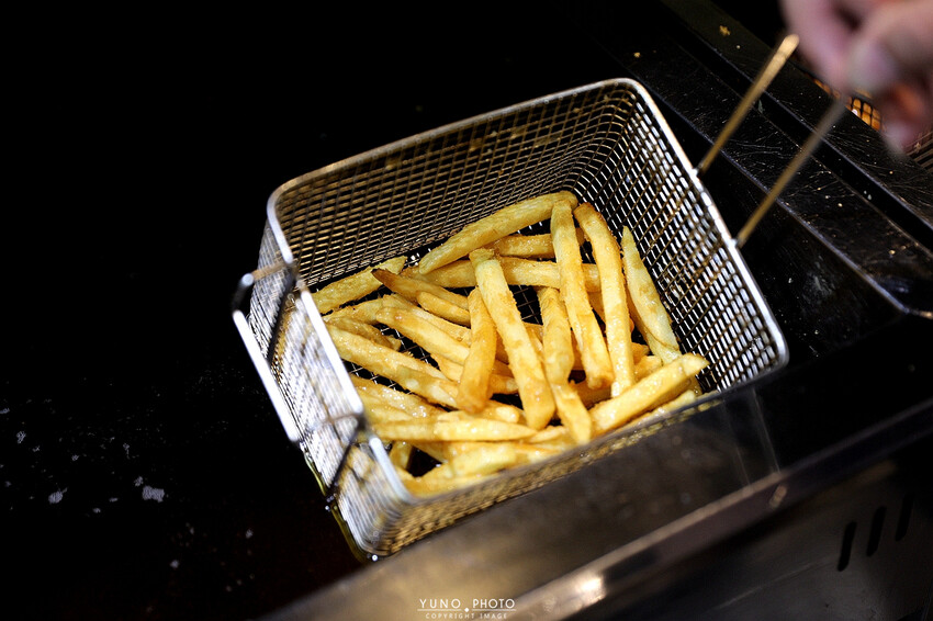 不用飛韓國 路邊攤韓式炸雞底加啦!辣的夠味的辣炒年糕搭配韓式炸雞 營業到凌晨一點半