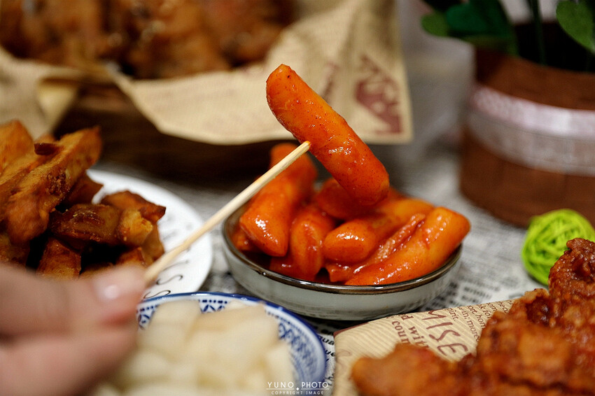 不用飛韓國 路邊攤韓式炸雞底加啦!辣的夠味的辣炒年糕搭配韓式炸雞 營業到凌晨一點半