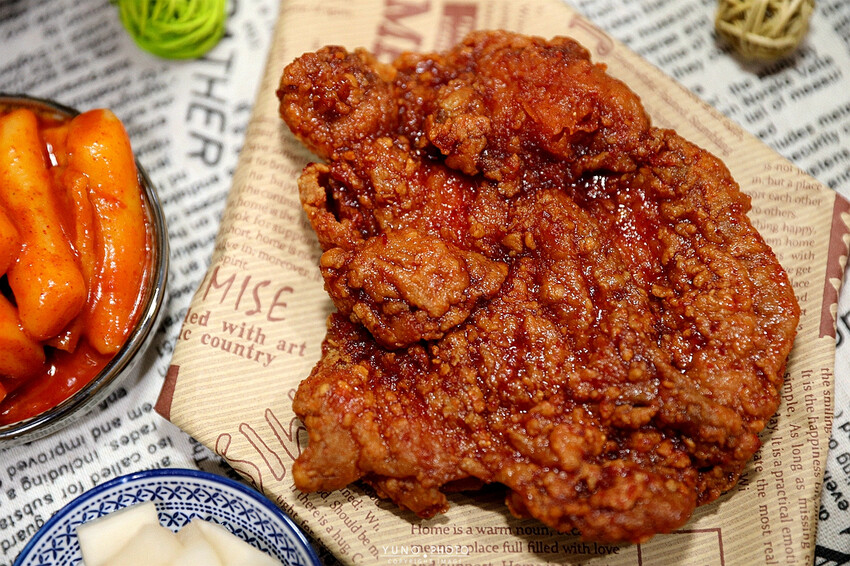 不用飛韓國 路邊攤韓式炸雞底加啦!辣的夠味的辣炒年糕搭配韓式炸雞 營業到凌晨一點半