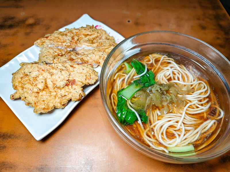 西門町必吃厚切炸排骨麵！金滿園排骨五十年老味道，吃過都說讚。