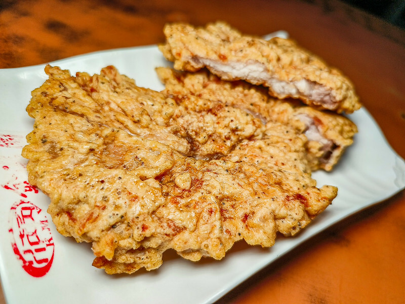 西門町必吃厚切炸排骨麵！金滿園排骨五十年老味道，吃過都說讚。