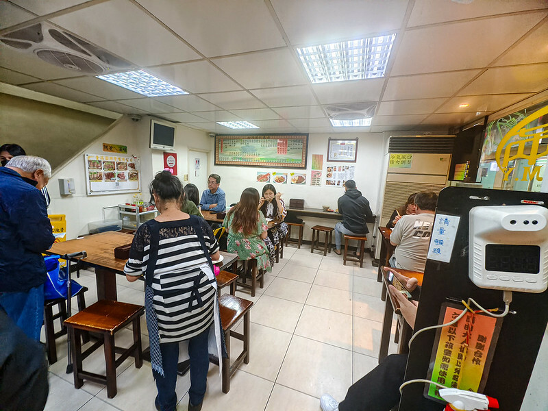 西門町必吃厚切炸排骨麵！金滿園排骨五十年老味道，吃過都說讚。