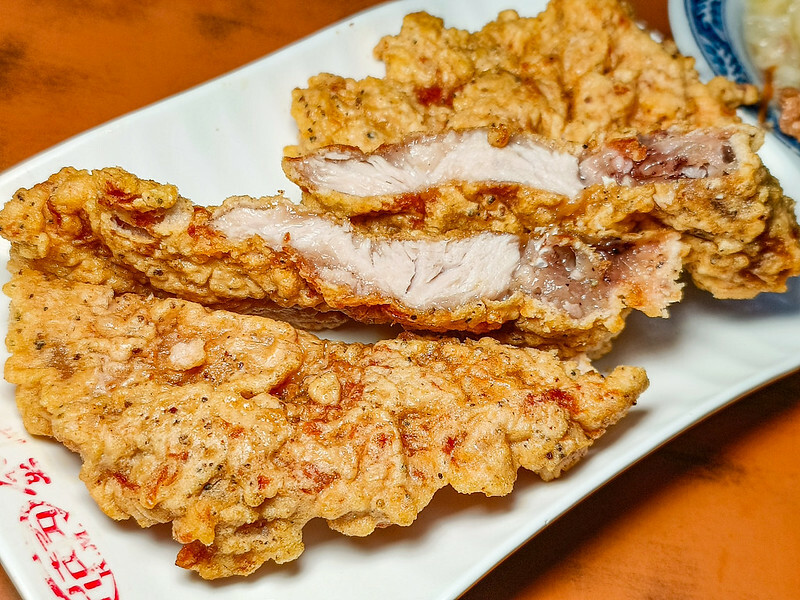 西門町必吃厚切炸排骨麵！金滿園排骨五十年老味道，吃過都說讚。