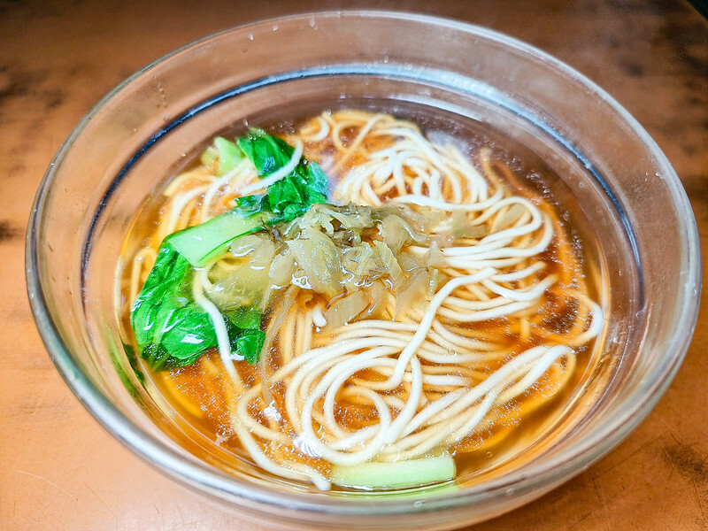 西門町必吃厚切炸排骨麵！金滿園排骨五十年老味道，吃過都說讚。