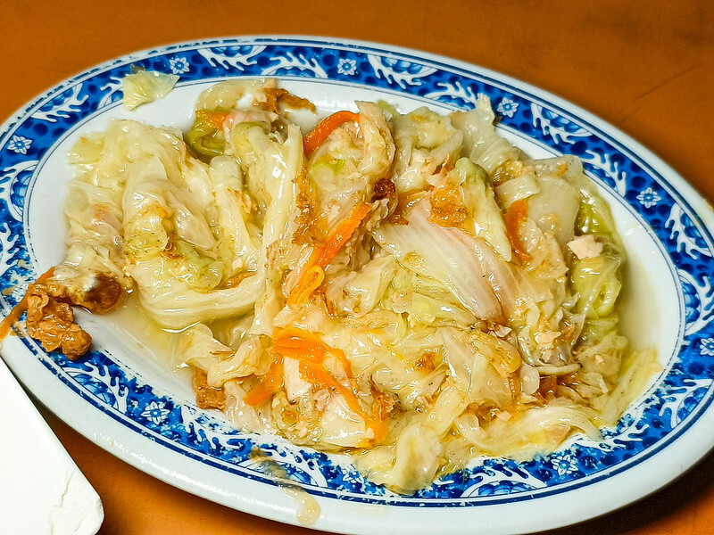 西門町必吃厚切炸排骨麵！金滿園排骨五十年老味道，吃過都說讚。