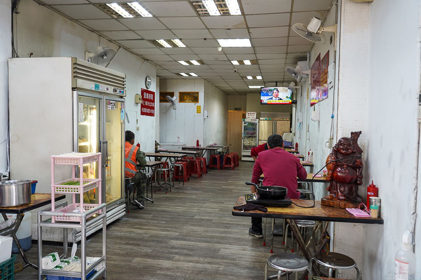 居然整碗都是豬眼睛 千萬不要對視確認眼神 重點新北市這家二哥烏醋麵評價600多還有4.1顆星!!