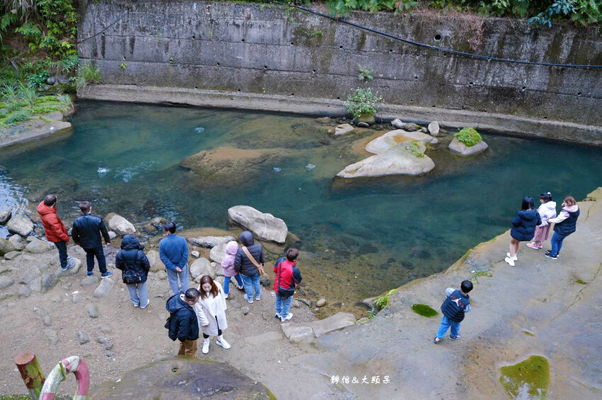 石碇老街美食 ，福寶飲食店、一粒粽、阿婆麻糬，吊腳樓、不見天