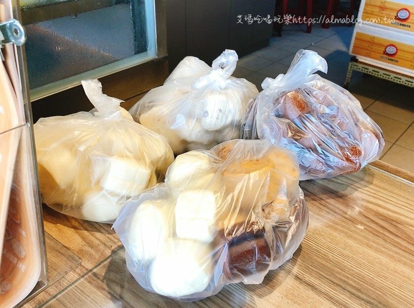 〖元氣genki包子〗讓外地鄉民吃驚！北部10元也能買到鮮肉包．大菜獅子頭也包進去．大家買都是一大袋 - 艾瑪▪ 享受吃喝玩樂札記