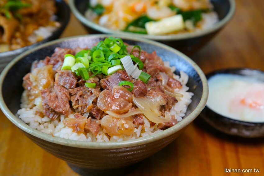燒肉飯加溫泉蛋居然只要50元!!台南海安路「食之樂」在地美食私房料理(打卡送溫泉蛋) - 台南好Food遊