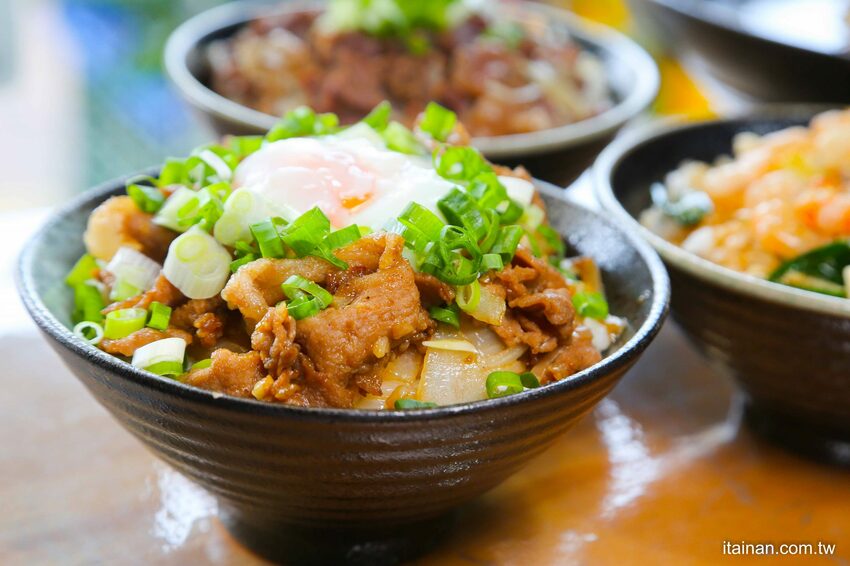 燒肉飯加溫泉蛋居然只要50元!!台南海安路「食之樂」在地美食私房料理(打卡送溫泉蛋) - 台南好Food遊