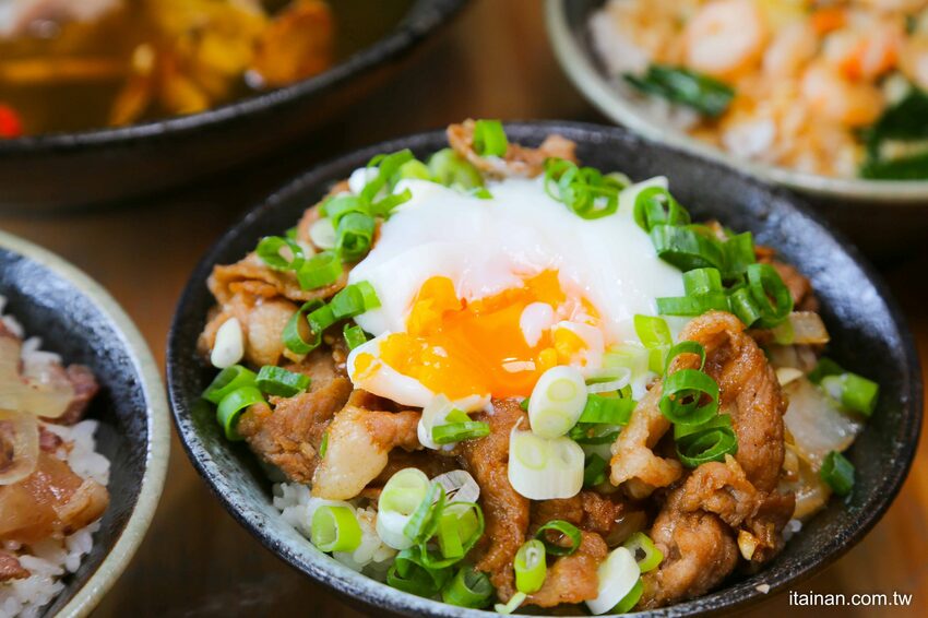 燒肉飯加溫泉蛋居然只要50元!!台南海安路「食之樂」在地美食私房料理(打卡送溫泉蛋) - 台南好Food遊