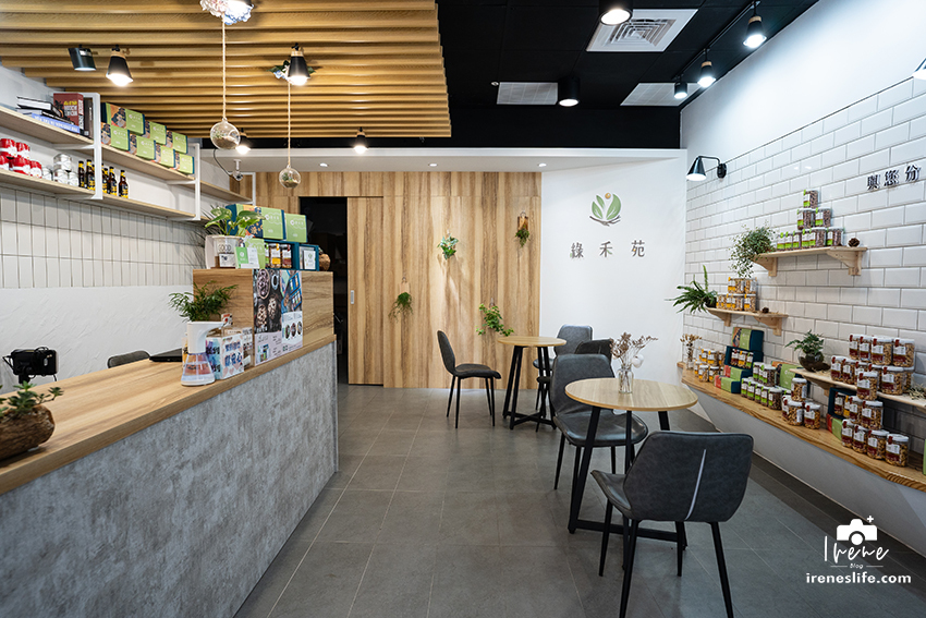 健康純粹的堅果禮盒，五月特別推出母親節禮盒，堅果加有機茶包，與最愛的家人享受美好的時光．綠禾苑 @Irenes 食旅．時旅