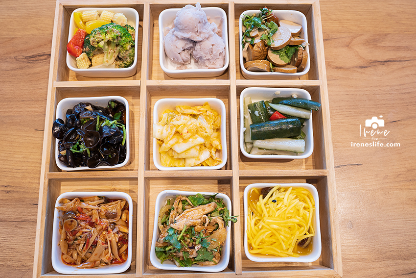 健康純粹的堅果禮盒，五月特別推出母親節禮盒，堅果加有機茶包，與最愛的家人享受美好的時光．綠禾苑 @Irenes 食旅．時旅