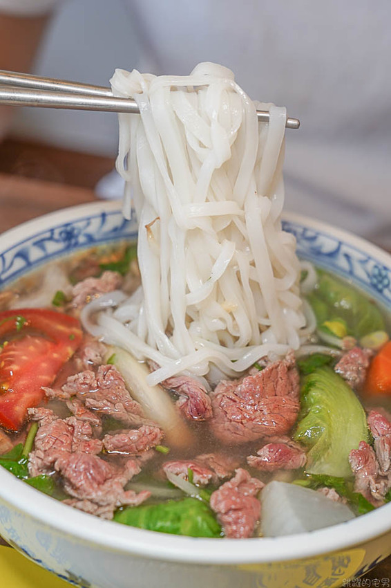 [花蓮美食]越蘭Pho越式河粉&台式潤餅-牛肉河粉湯頭夠味牛肉鮮嫩很推薦!提供海鮮米線 春捲可以點喔@跳躍的宅男
