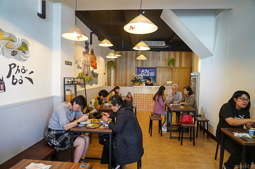 [花蓮美食]越蘭Pho越式河粉&台式潤餅-牛肉河粉湯頭夠味牛肉鮮嫩很推薦!提供海鮮米線 春捲可以點喔@跳躍的宅男