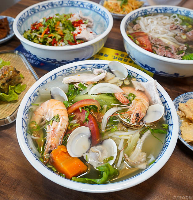 [花蓮美食]越蘭Pho越式河粉&台式潤餅-牛肉河粉湯頭夠味牛肉鮮嫩很推薦!提供海鮮米線 春捲可以點喔@跳躍的宅男