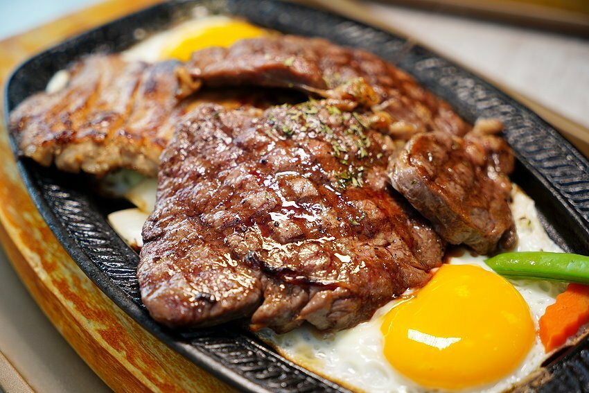 【彰化員林】王牪牛排.2D漫畫+軌道自動送餐的平價牛排店,好拍又好吃!