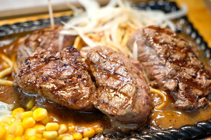 【彰化員林】王牪牛排.2D漫畫+軌道自動送餐的平價牛排店,好拍又好吃!