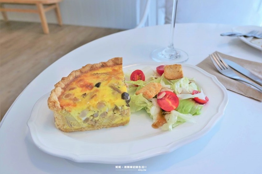 咖啡。台北★韓系清新風Soloist! Cafe 白色窗邊位享受午後陽光 - 妮妮˙ˇ˙用類單記錄生活!!