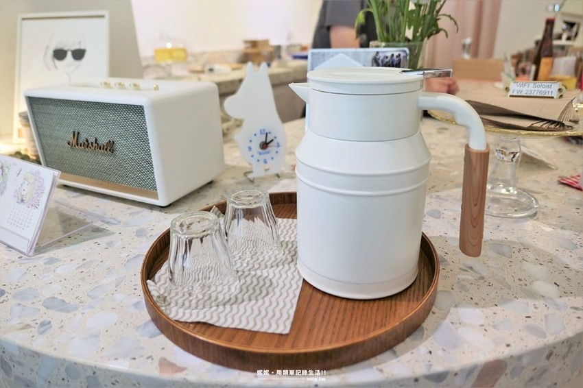 咖啡。台北★韓系清新風Soloist! Cafe 白色窗邊位享受午後陽光 - 妮妮˙ˇ˙用類單記錄生活!!