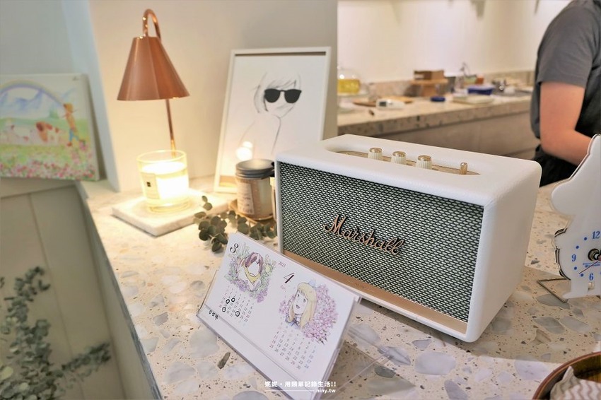 咖啡。台北★韓系清新風Soloist! Cafe 白色窗邊位享受午後陽光 - 妮妮˙ˇ˙用類單記錄生活!!