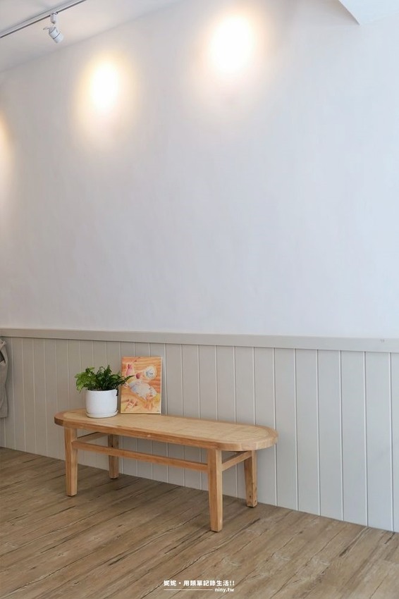 咖啡。台北★韓系清新風Soloist! Cafe 白色窗邊位享受午後陽光 - 妮妮˙ˇ˙用類單記錄生活!!