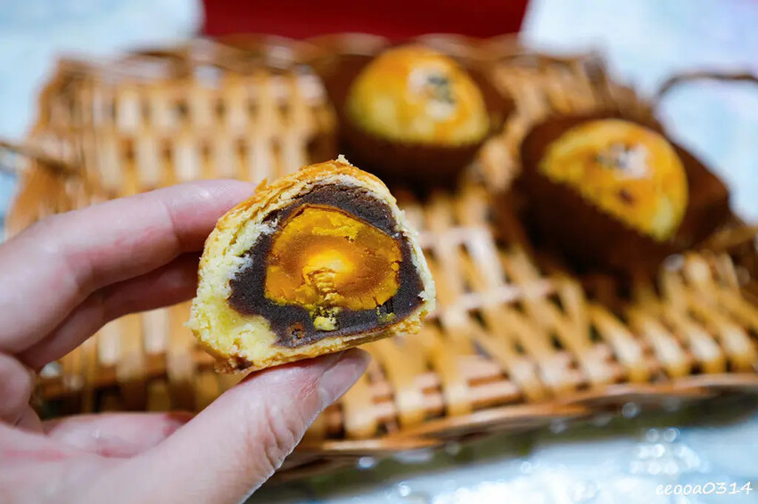 台中蛋黃酥名店「 不二糕餅 」，蛋黃酥最新價格，傳承50年老