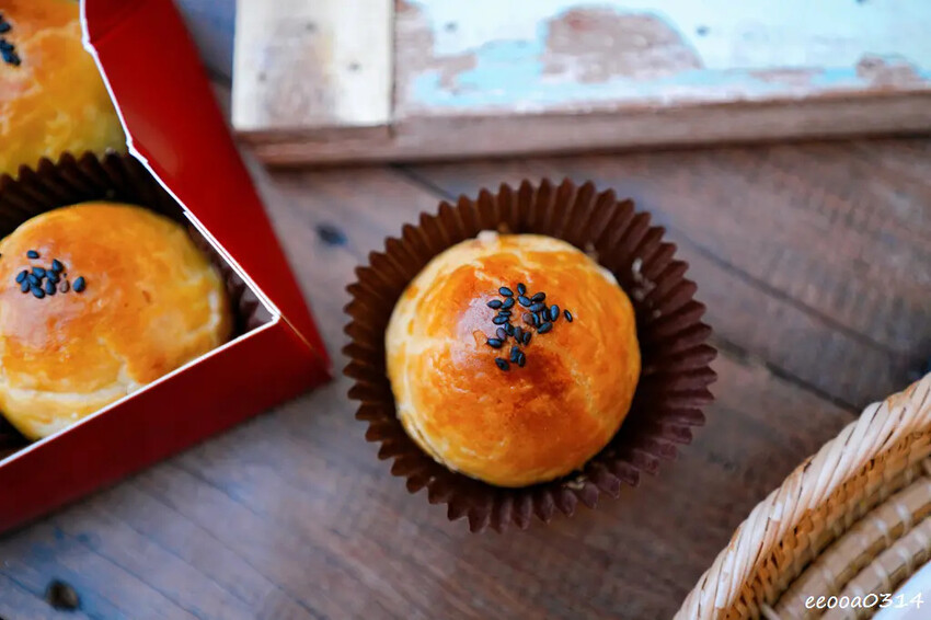 台中蛋黃酥名店「 不二糕餅 」，蛋黃酥最新價格，傳承50年老