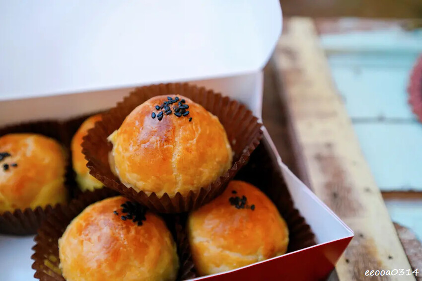 台中蛋黃酥名店「 不二糕餅 」，蛋黃酥最新價格，傳承50年老