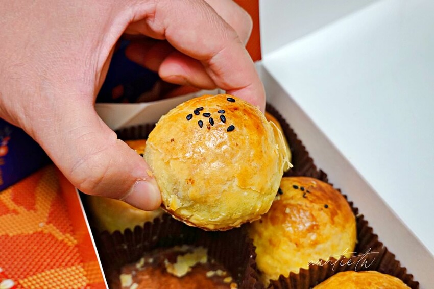 【台中】不二糕餅 (原不二製餅),酥鬆香濃吃到猛掉渣,台中蛋黃酥推薦