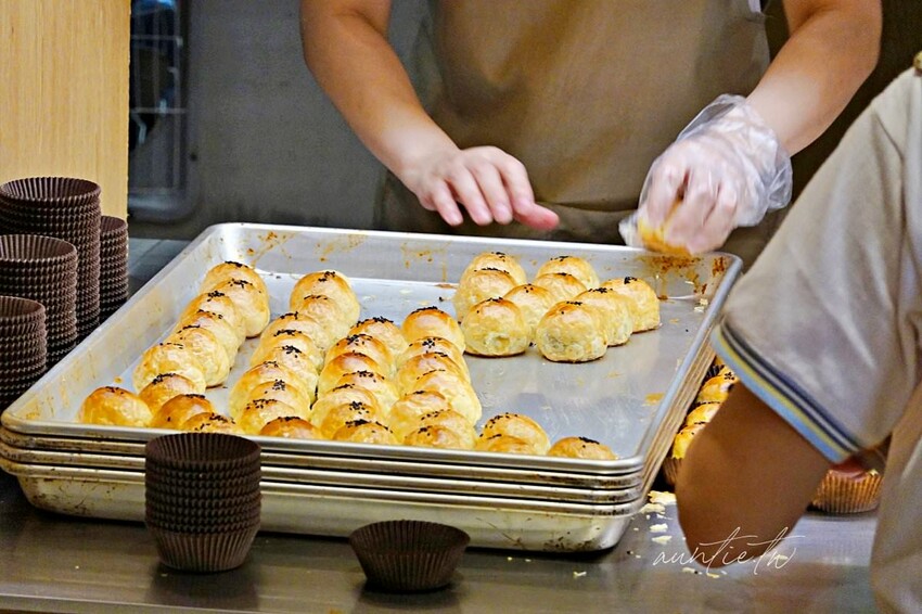 【台中】不二糕餅 (原不二製餅),酥鬆香濃吃到猛掉渣,台中蛋黃酥推薦