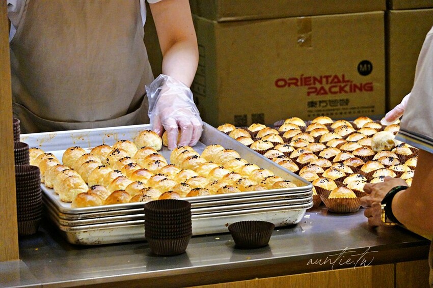 【台中】不二糕餅 (原不二製餅),酥鬆香濃吃到猛掉渣,台中蛋黃酥推薦
