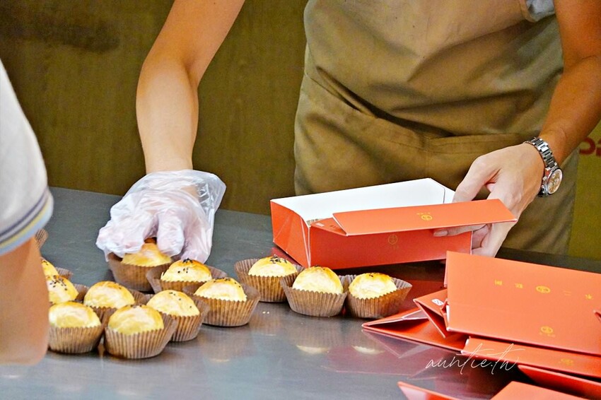 【台中】不二糕餅 (原不二製餅),酥鬆香濃吃到猛掉渣,台中蛋黃酥推薦