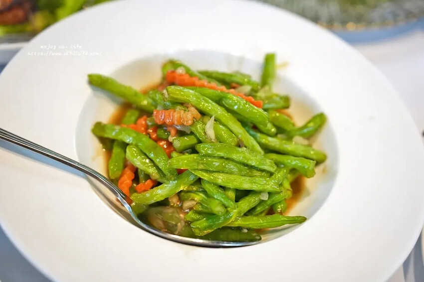 高雄泰菜攻略！夜泰美淨園農場店玻璃屋包廂超有Fu，親子同遊的好去處。