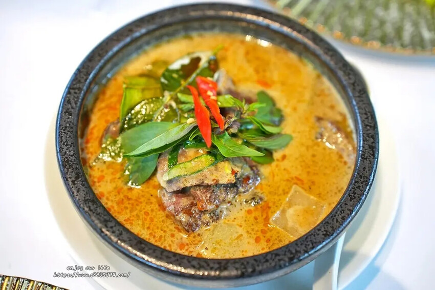 高雄泰菜攻略！夜泰美淨園農場店玻璃屋包廂超有Fu，親子同遊的好去處。